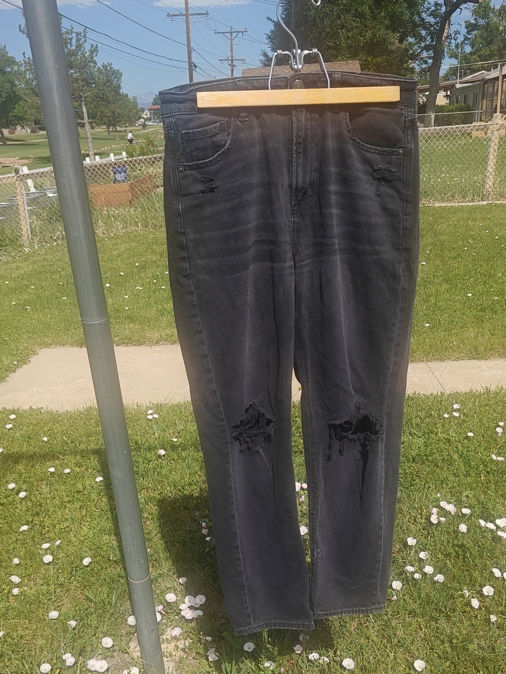 American Eagle Outfitters Black Distressed Mom Straight Jean Sz 8